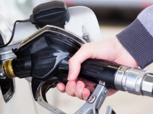 Fylle bensin på bilen