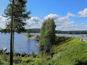 Naturskjønne omgivelser ved vannet