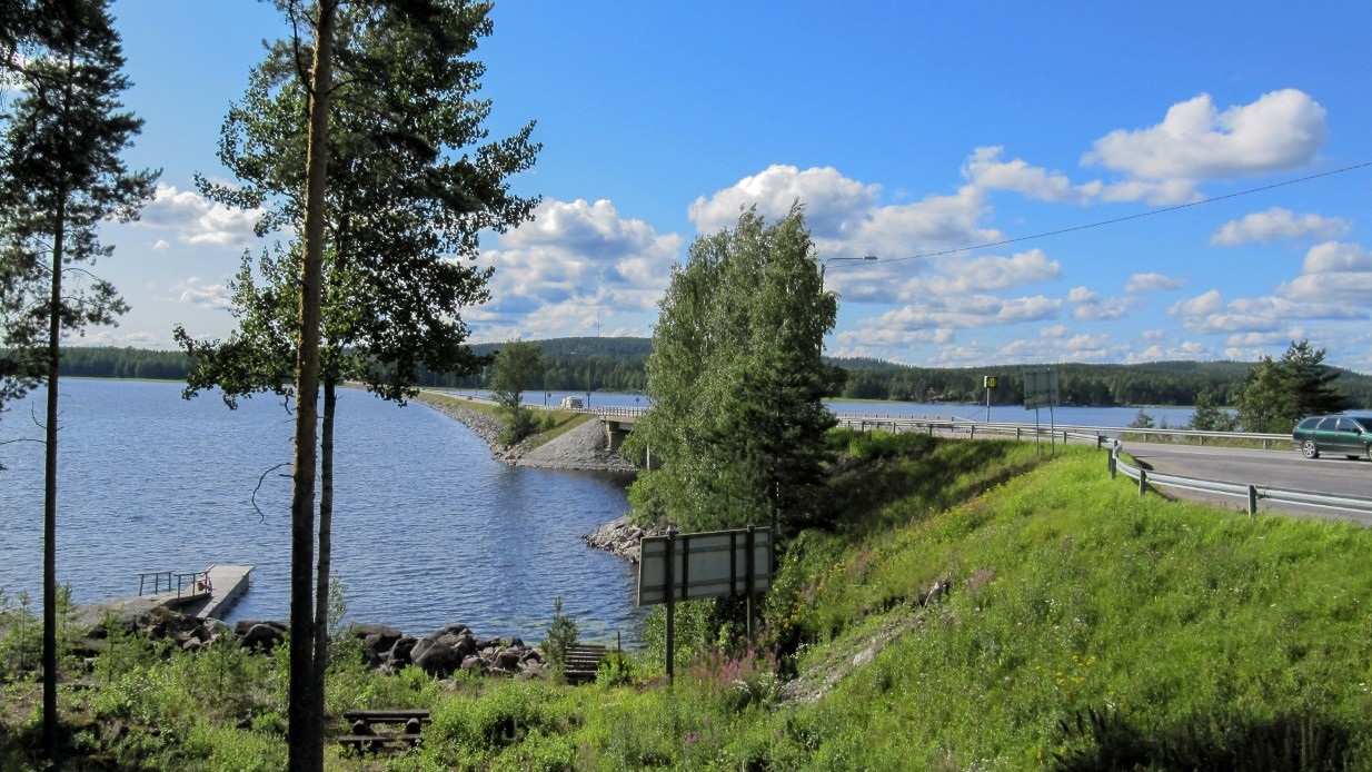 Naturskjønne omgivelser ved vannet